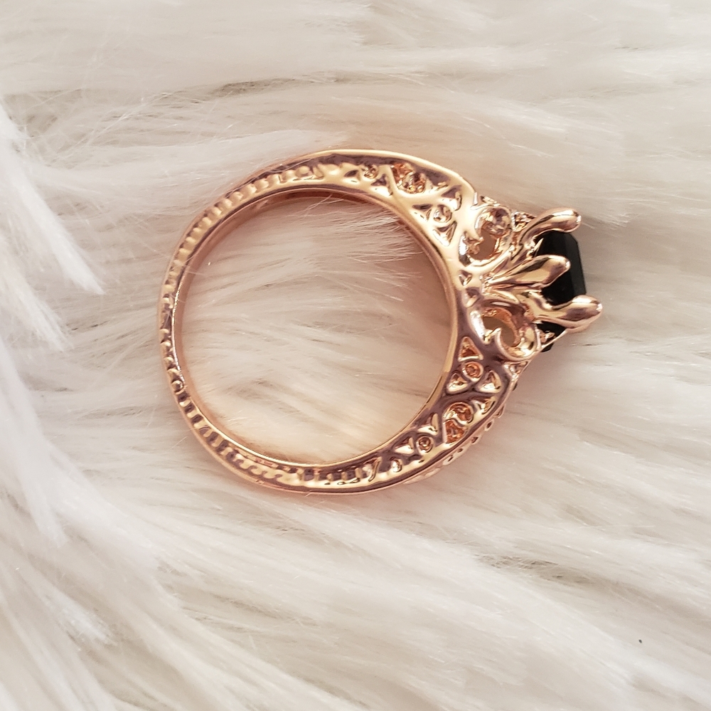 Rose Gold Onyx Ring - Picture 9 of 9